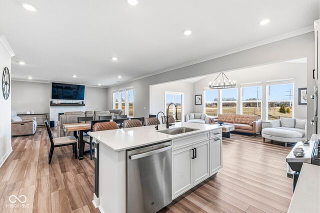 8054 Hayle Street, Zionsville, IN 46077