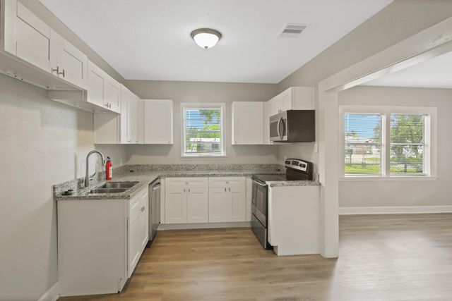 406 Bardash Street, Cleveland, TX 77327