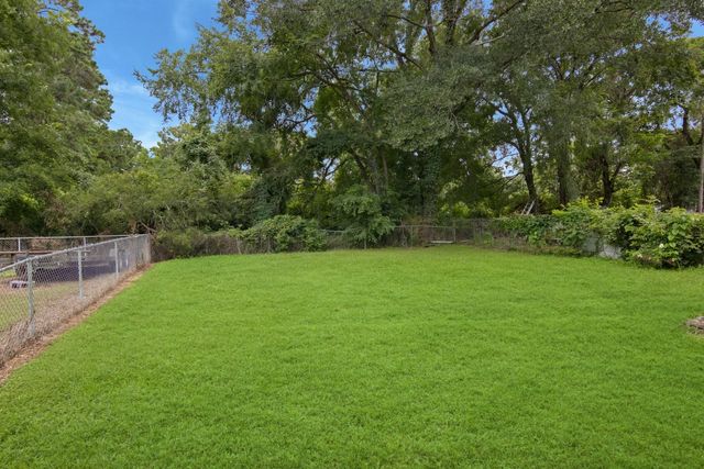 406 Bardash Street, Cleveland, TX 77327