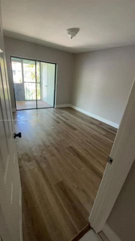 7001 S Loch Isle Dr S, Miami Lakes, FL 33014
