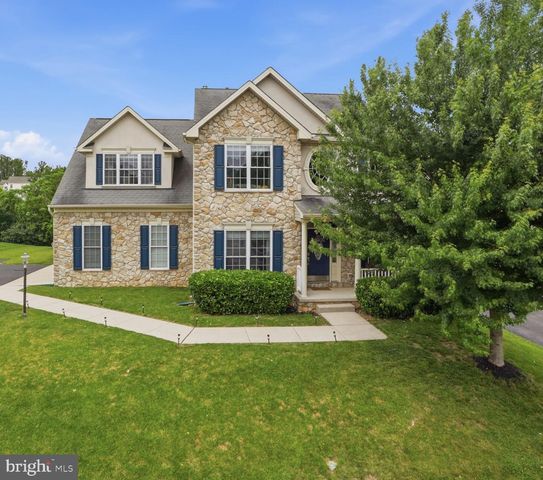1042 SILVER MAPLE CIR, Seven Valleys, PA 17360