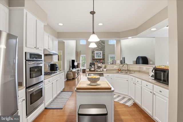 1042 SILVER MAPLE CIR, Seven Valleys, PA 17360