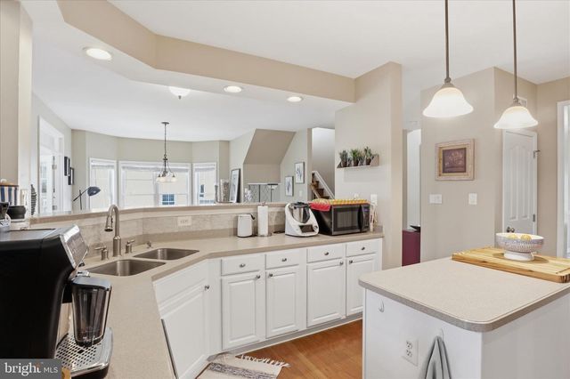 1042 SILVER MAPLE CIR, Seven Valleys, PA 17360