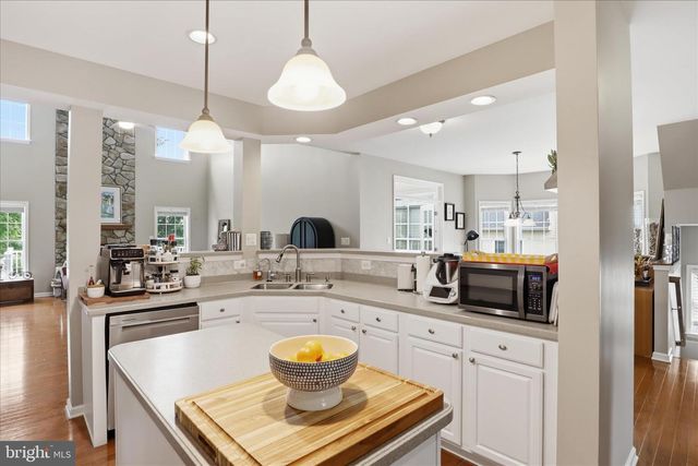 1042 SILVER MAPLE CIR, Seven Valleys, PA 17360