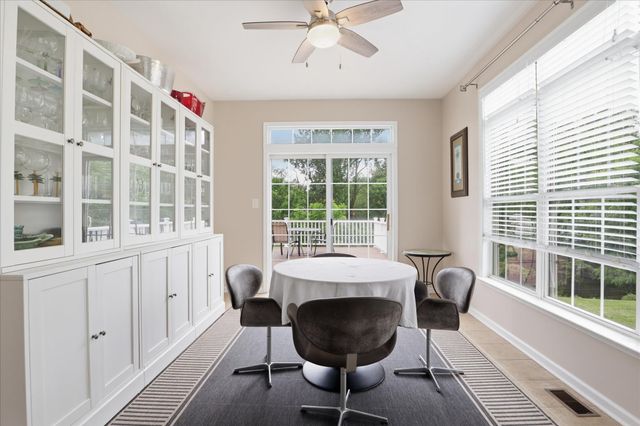 1042 SILVER MAPLE CIR, Seven Valleys, PA 17360