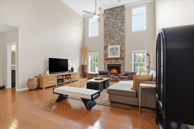 1042 SILVER MAPLE CIR, Seven Valleys, PA 17360