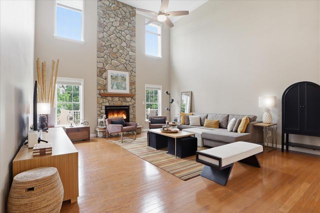 1042 SILVER MAPLE CIR, Seven Valleys, PA 17360