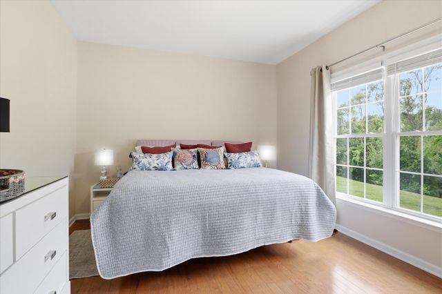 1042 SILVER MAPLE CIR, Seven Valleys, PA 17360