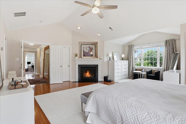 1042 SILVER MAPLE CIR, Seven Valleys, PA 17360