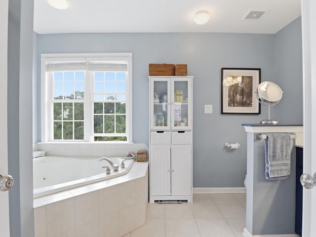 1042 SILVER MAPLE CIR, Seven Valleys, PA 17360