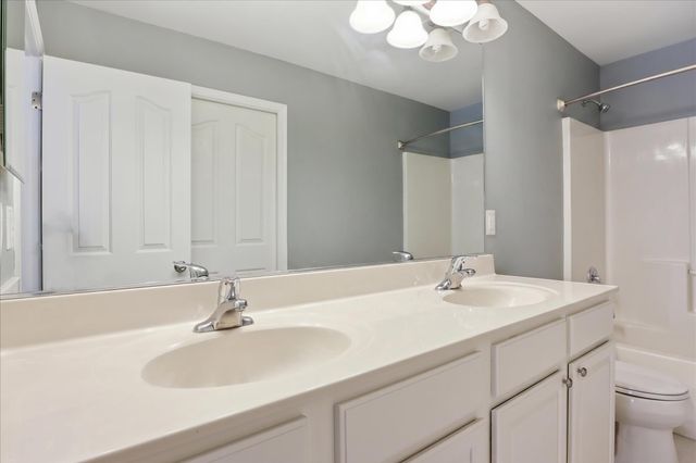 1042 SILVER MAPLE CIR, Seven Valleys, PA 17360