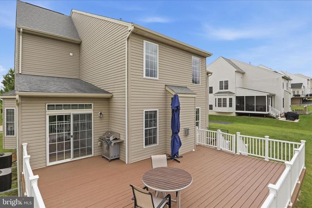 1042 SILVER MAPLE CIR, Seven Valleys, PA 17360