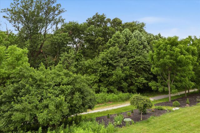 1042 SILVER MAPLE CIR, Seven Valleys, PA 17360