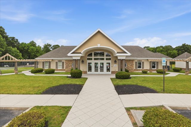 1042 SILVER MAPLE CIR, Seven Valleys, PA 17360