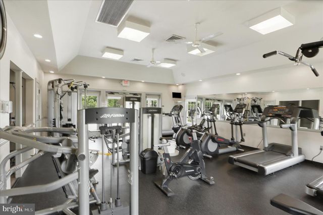 1042 SILVER MAPLE CIR, Seven Valleys, PA 17360