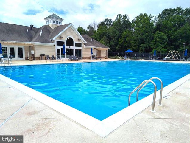 1042 SILVER MAPLE CIR, Seven Valleys, PA 17360