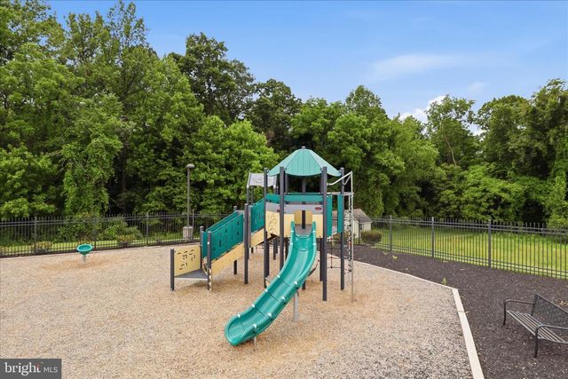 1042 SILVER MAPLE CIR, Seven Valleys, PA 17360
