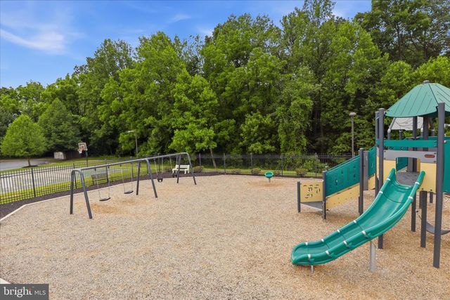 1042 SILVER MAPLE CIR, Seven Valleys, PA 17360