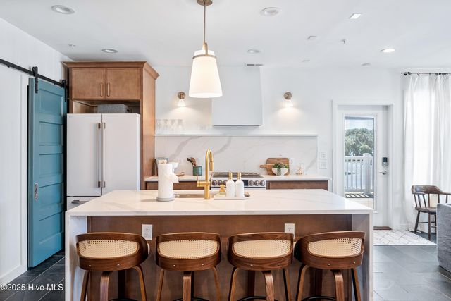 600 W Brunswick Street Units 1&2, Southport, NC 28461