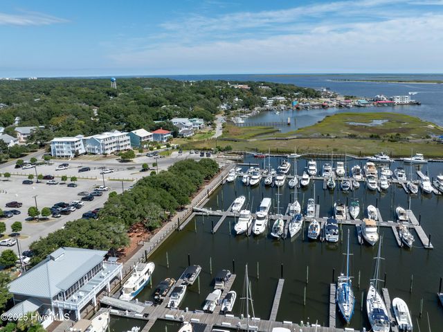 600 W Brunswick Street Units 1&2, Southport, NC 28461