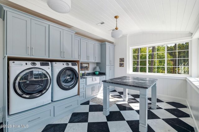 765 Yadkin Road, Southern Pines, NC 28387