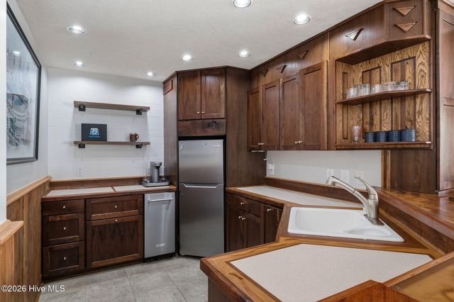 765 Yadkin Road, Southern Pines, NC 28387