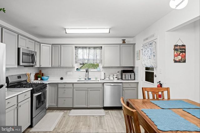 4 PROSPECT CT, Sicklerville, NJ 08081