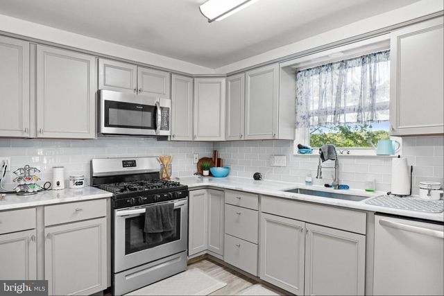 4 PROSPECT CT, Sicklerville, NJ 08081