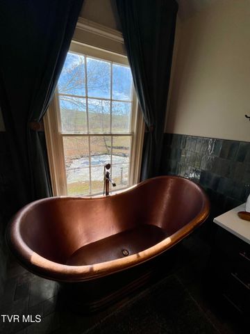 18254 Providence Road, Abingdon, VA 24210