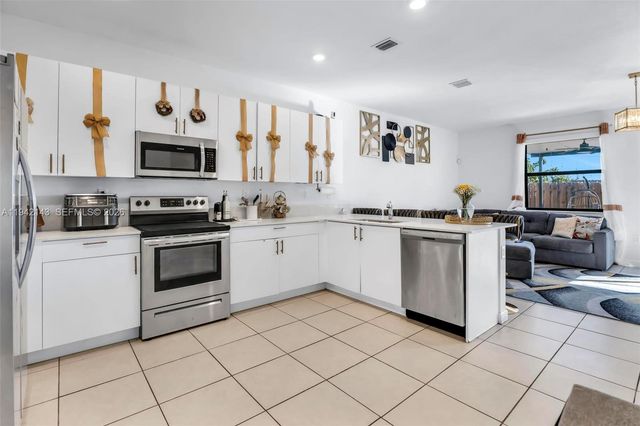 23021 SW 128th Pl, Miami, FL 33170