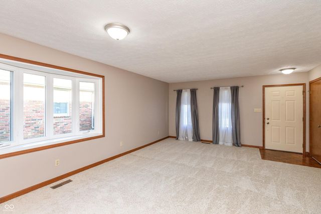 315 E College Avenue 20, Brownsburg, IN 46112