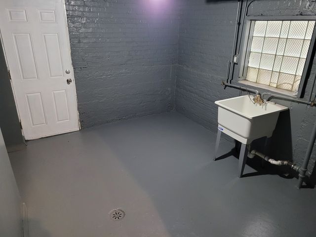 8617 S Bennett Avenue, Chicago, IL 60617