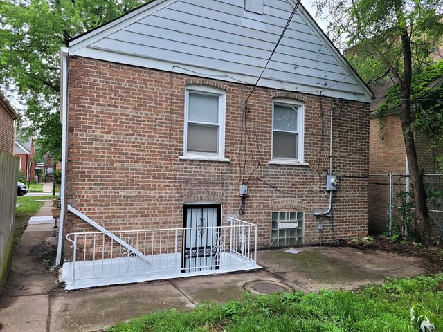 8617 S Bennett Avenue, Chicago, IL 60617