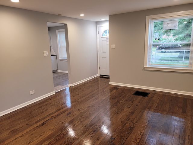 8617 S Bennett Avenue, Chicago, IL 60617