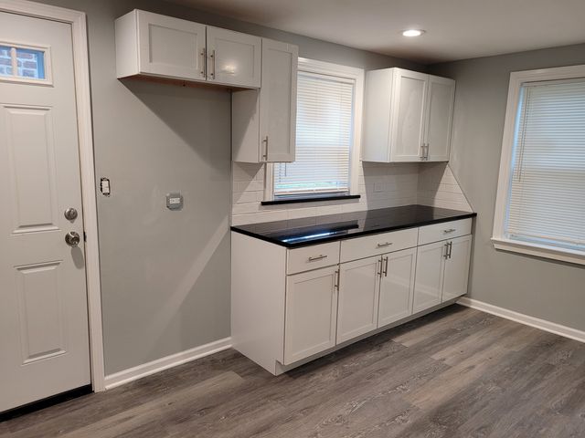 8617 S Bennett Avenue, Chicago, IL 60617