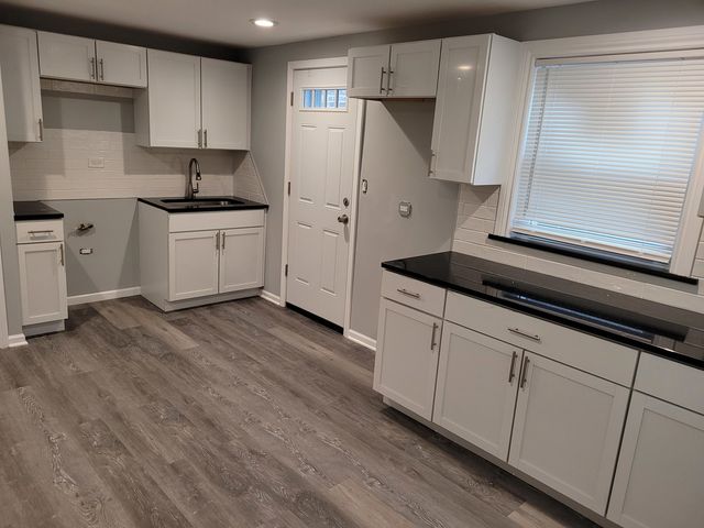 8617 S Bennett Avenue, Chicago, IL 60617