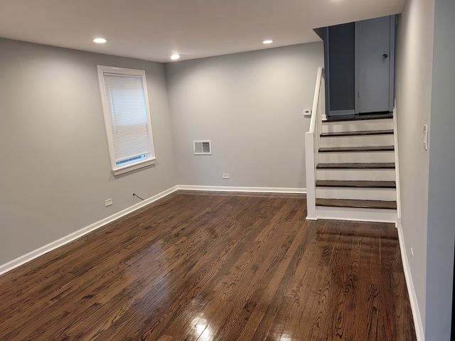 8617 S Bennett Avenue, Chicago, IL 60617