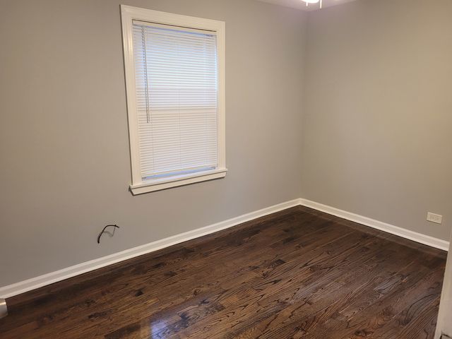 8617 S Bennett Avenue, Chicago, IL 60617