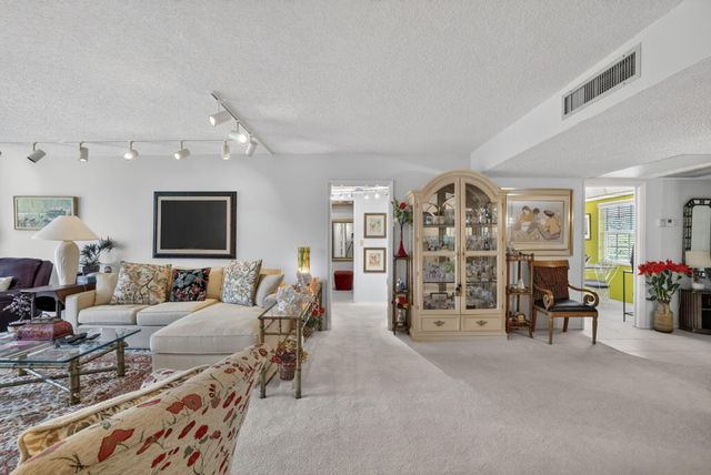 3900 Oaks Clubhouse Drive 410, Pompano Beach, FL 33069