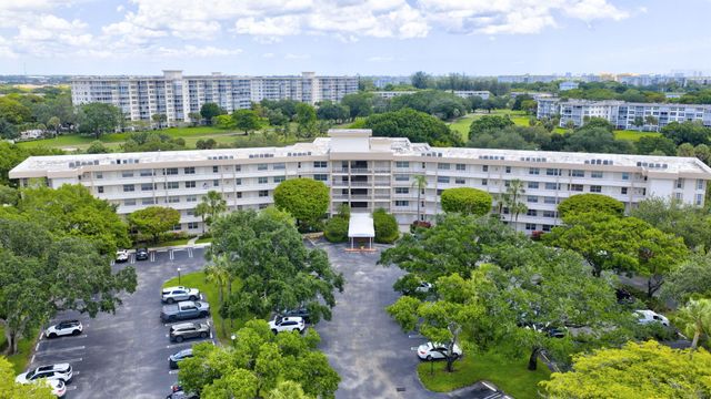 3900 Oaks Clubhouse Drive 410, Pompano Beach, FL 33069