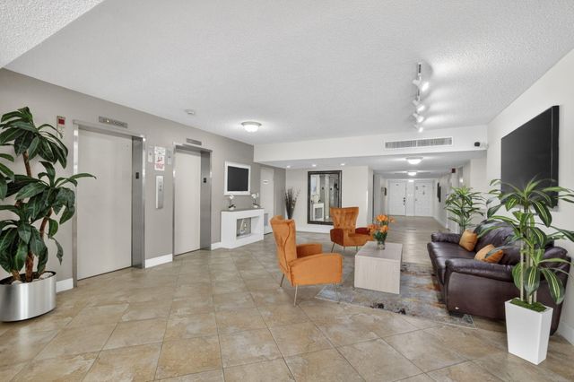 3900 Oaks Clubhouse Drive 410, Pompano Beach, FL 33069