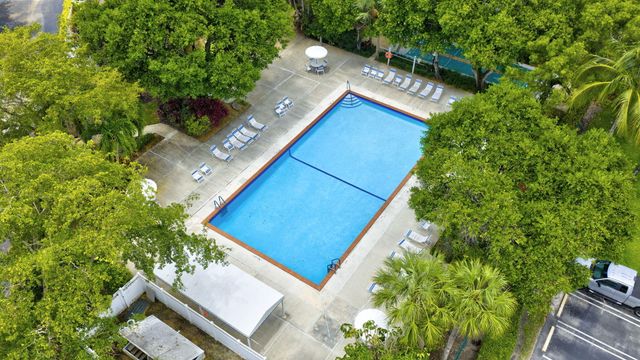 3900 Oaks Clubhouse Drive 410, Pompano Beach, FL 33069
