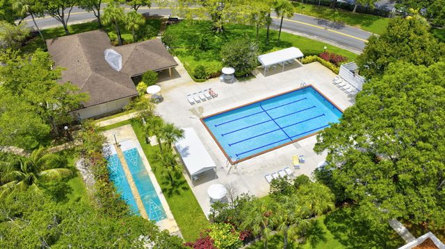 3900 Oaks Clubhouse Drive 410, Pompano Beach, FL 33069