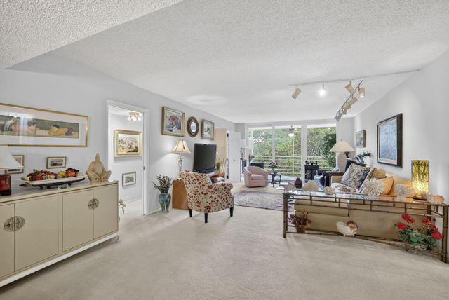3900 Oaks Clubhouse Drive 410, Pompano Beach, FL 33069