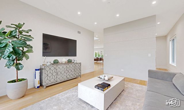 6644 N Knox Avenue, Lincolnwood, IL 60712