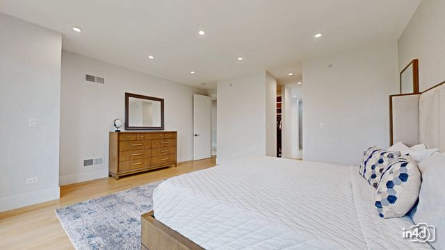 6644 N Knox Avenue, Lincolnwood, IL 60712