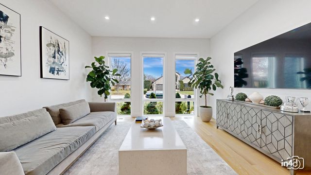 6644 N Knox Avenue, Lincolnwood, IL 60712