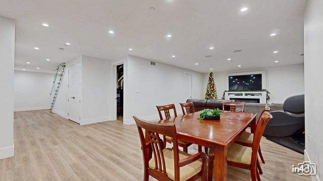 6644 N Knox Avenue, Lincolnwood, IL 60712