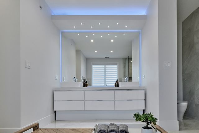 6644 N Knox Avenue, Lincolnwood, IL 60712