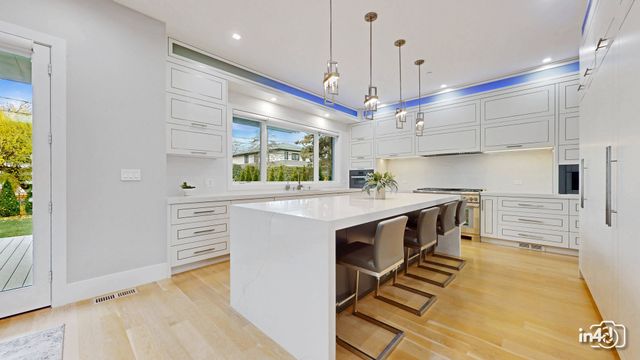 6644 N Knox Avenue, Lincolnwood, IL 60712